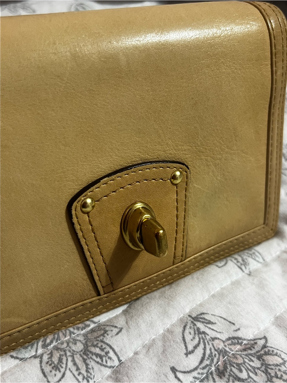 Coach Beige Leather Legacy Turnlock Agenda - Picture 6 of 9